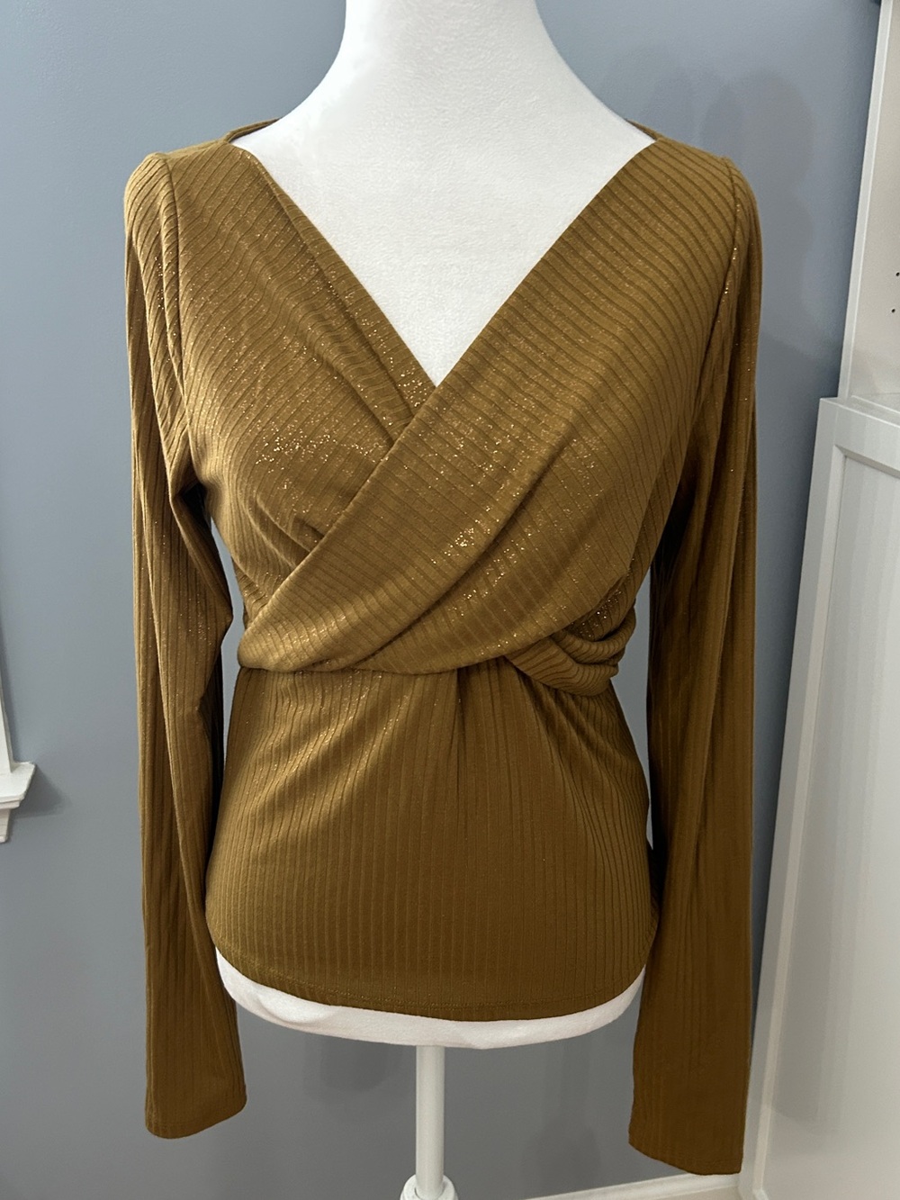 Anthropologie NWT Twist Front Shine Top Medium Gold Metallic Shimmer Long Sleeve
